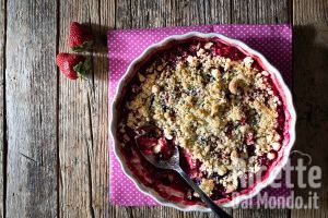 Ricetta Crumble di fragole e mirtilli. La ricetta semplice per un crumble perfetto!
