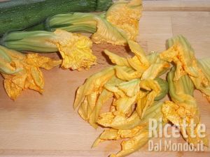 Ricetta Come pulire i fiori di zucca