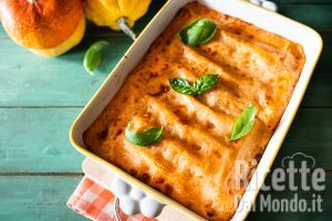 Ricetta Cannelloni alla zucca con ricotta e salsiccia. Ricetta tradizionale al forno!