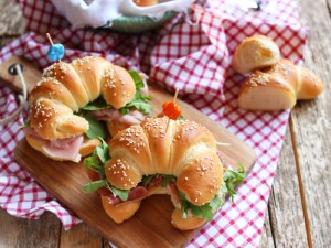 Cornetti salati di pasta brioche