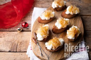 Crostini con baccalà e cipolle caramellate (Ricetta sfiziosa per le feste!)