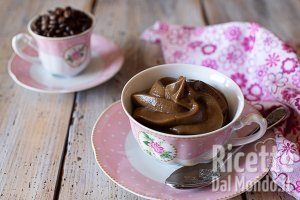 Crema pasticcera al caffè per torte, crostate o bignè. La ricetta facilissima!