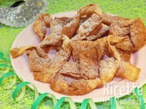 Ricetta Chiacchiere veloci di pasta fillo, buone e sfiziose in pochissimo tempo
