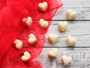 Ricetta Cioccolatini semplici alle Mandorle