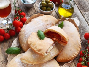 Ricetta Calzoni ripieni al forno