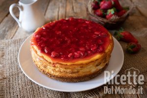 Cheesecake alle fragole cotta. La ricetta perfetta per farla al forno!
