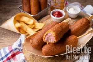 Ricetta Corn dog. La ricetta dei wurstel in pastella americani!