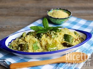 Cous cous con zucchine e menta, un primo piatto fresco e leggero