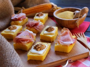 Crostini di polenta