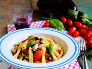 Ricetta Caserecce con pesce spada e melanzane