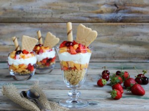 Ricetta Coppa di macedonia con crema al mascarpone