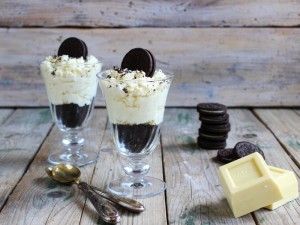 Ricetta Coppe di mousse di cioccolato bianco e biscotti Oreo