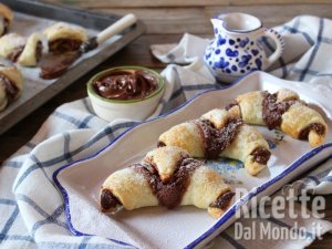 Cornetti bicolore, semplici e gustosi mini croissant di pasta sfoglia