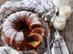 Ciambella bicolore allo yogurt