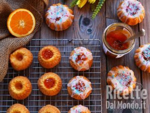 Ciambelline soffici glassate. La ricetta delle ciambelle da forno!