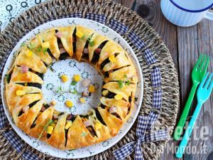 Ricetta Corona agli spinaci, con pasta sfoglia e ripieno di spinaci