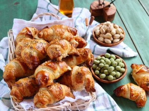 Ricetta Cornetti salati di pasta sfoglia