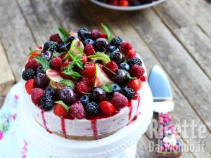 Cheesecake ai frutti di bosco. Dolce freddo e senza cottura