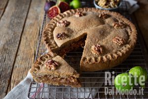 Crostata ripiena di fichi e noci