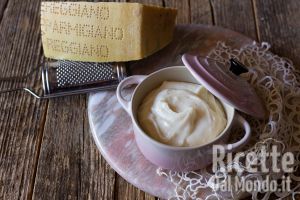 Ricetta Crema al parmigiano, salsa per primi e antipasti!