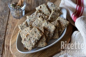 Ricetta Cracker ai semi misti. Ricetta per uno snack super croccante!