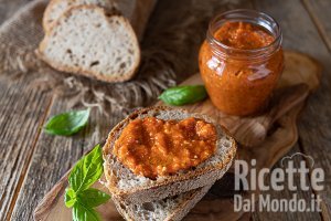 Ricetta Crema di peperoni. La ricetta facile per condire la pasta o farcire i crostini!
