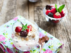 Ricetta Crumble cheesecake. Il semifreddo croccante con mandorle e frutti di bosco!