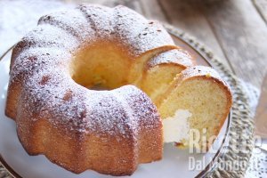 Ricetta Ciambella con crema diplomatica. La ricetta del dolce soffice e umido!