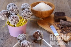 Ricetta Cake pops cocco e cioccolato. I dolcetti semplici e golosi!