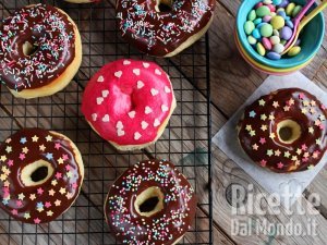 Ricetta Donuts. La ricetta perfetta per fare le ciambelle glassate americane!
