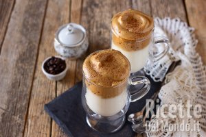 Ricetta Dalgona caffè: il cappuccino sottosopra!