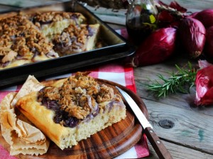 Focaccia con cipolle e tonno