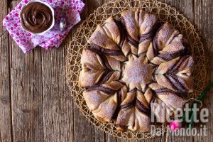 Ricetta Fiore di pasta sfoglia alla Nutella. La ricetta semplice e velocissima!