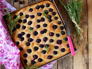 Ricetta Focaccia dolce all'uva fragola