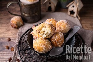 Ricetta Frittelle dolci di Natale. Le zeppoline di pasta cresciuta con uvetta e pinoli!