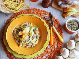 Fusilli con Salsiccia e Fiori di Zucca