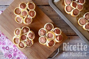 Ricetta Fiori ai wurstel con pasta sfoglia. L'antipasto semplice e sfizioso!