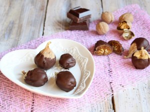 Ricetta Fichi secchi con noci ricoperti di cioccolato