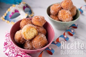 Frittelle di ricotta. La ricetta per le bombette morbide di Carnevale!
