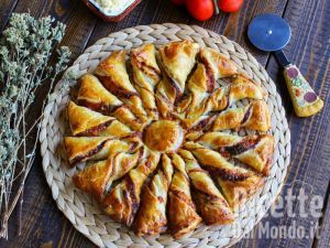 Ricetta Fiore di pasta sfoglia al gusto pizza