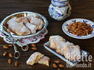 Fior di mandorla, i tipici dolcetti della tradizione siciliana