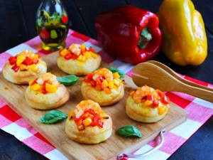 Ricetta Focaccine soffici con peperoni e gamberi