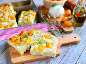 Ricetta Focaccia soffice con pomodorini gialli e mozzarella di bufala