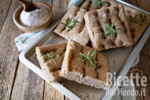 Ricetta Focaccia integrale con lievito madre. La ricetta per farla morbidissima!