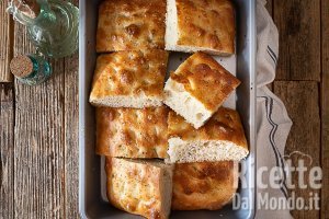 Ricetta Focaccia mille bolle. La ricetta con lievitazione veloce!