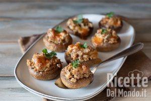 Ricetta Funghi ripieni (La ricetta facile per farli al forno o in padella!)