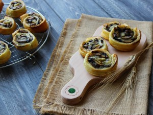 Girelle di sfoglia ai funghi