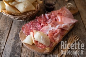 Ricetta Gnocco fritto fatto in casa. La ricetta veloce per uno gnocco perfetto!
