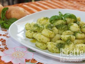 Ricetta Gnocchi al pesto, ricetta per un piatto semplice e fresco