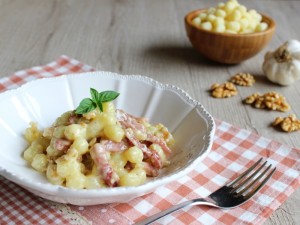 Ricetta Gnocchetti Speck, Stracchino e Noci